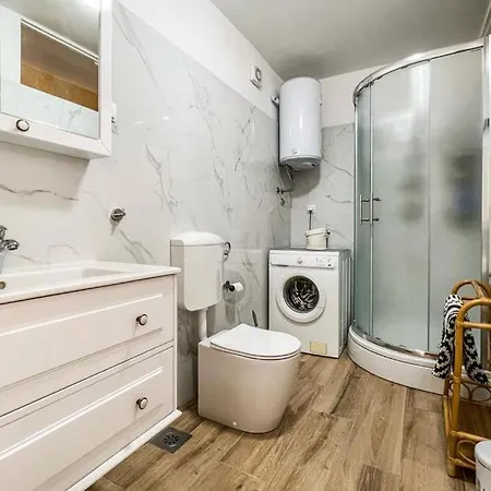 Ladovina Apartment *