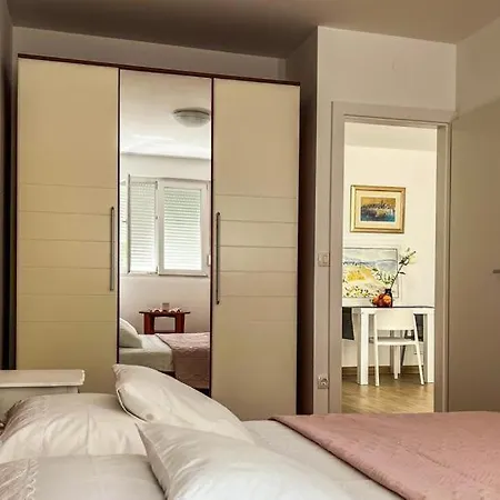 Ladovina Apartment *