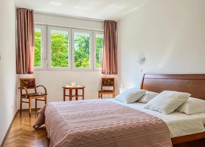 아파트 Ladovina *